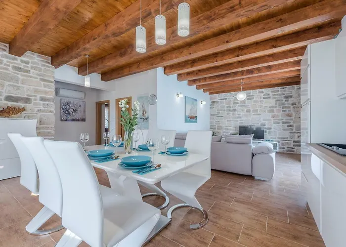 Delozija Villa *