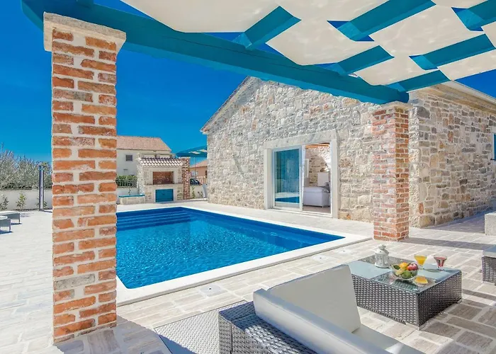 Delozija Villa *