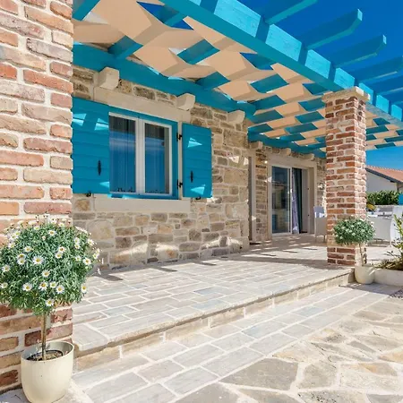 Delozija Villa