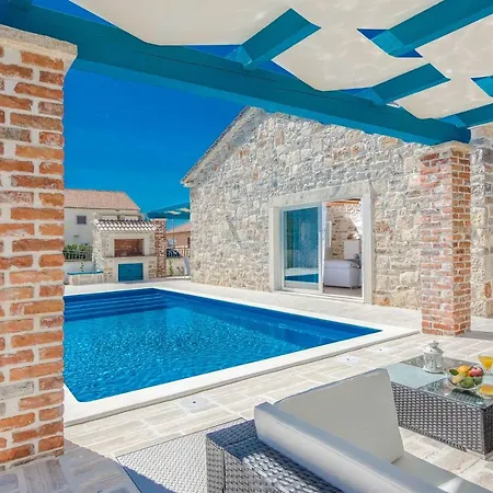 Delozija Villa *