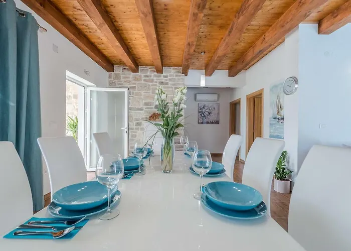 Delozija Villa *